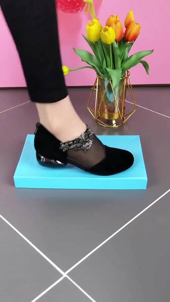 30% zniżki!【35-41】 nowe damskie buty na koturnie z wydrążoną siateczką i miękkim spodem