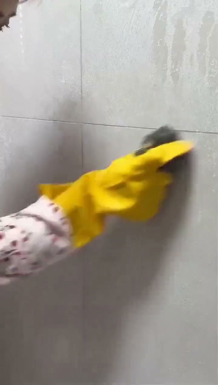 Bathroom Cleaner: Sparkle in Seconds, No Harsh Fumes