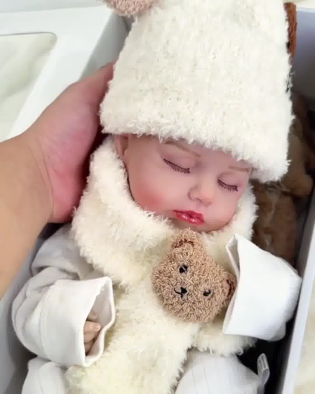 Gratis Baby Outfit zu jeder Puppe