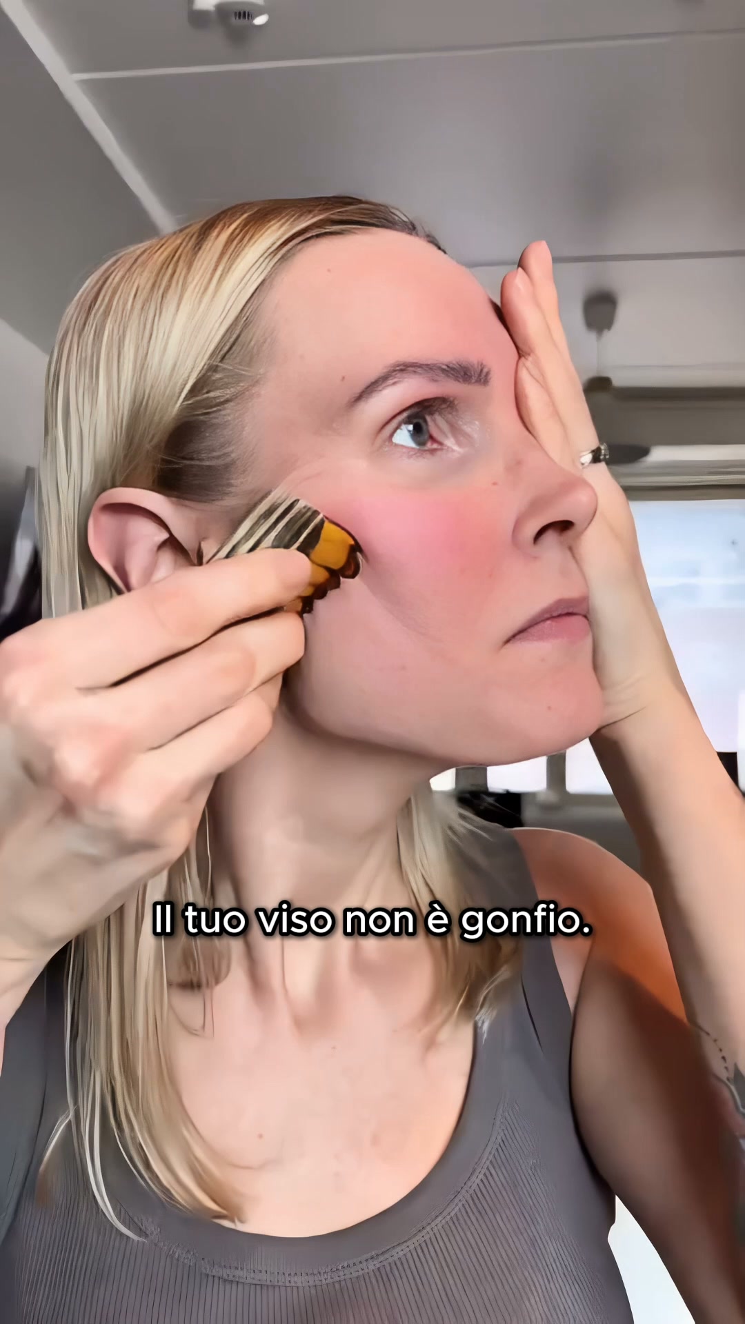 Metà viso. Due minuti.