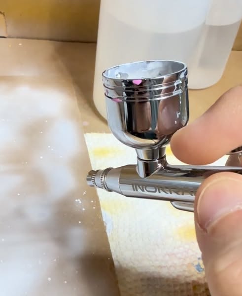 I brought a spare airbrush because I was sick of cleaning mine. By the end of the night, neither one worked properly.