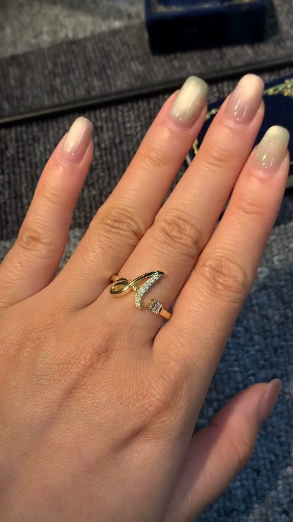 Women's Adjustable Glitter Letter Ring – Sparkling Personalized Jewelry