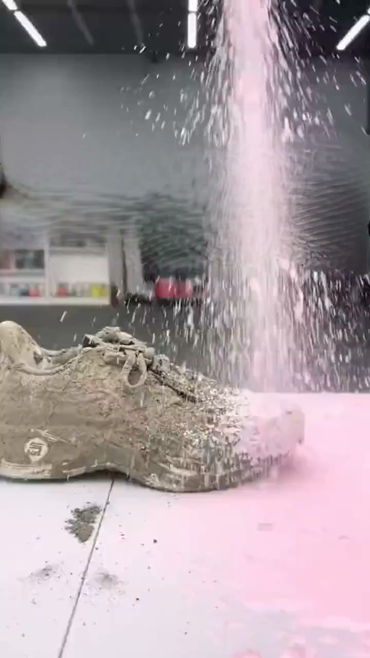 Clean trainers. No effort.