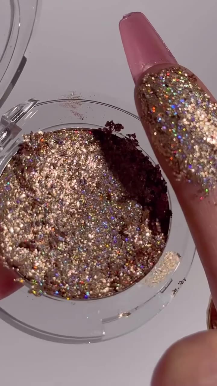 Highly Pigmented, Easy to Use Glitter Makeup
