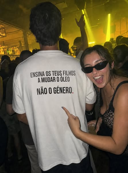 T-Shirt "Ensina os Teus Filhos a Mudar o Óleo"