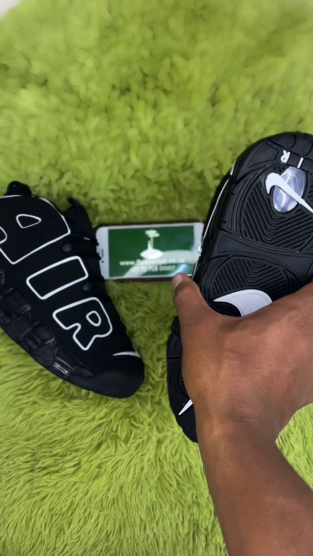 Iconic Air More Uptempo + 3 Free Socks