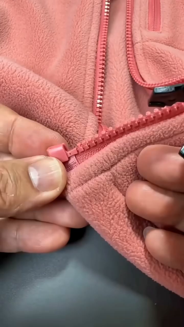Universal Zipper Repair Tool | Instant Fix for Broken Zippers