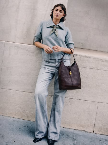 Taylor Hill X The Large Siena Bucket | Burgundy Croc-Effect | DeMellier