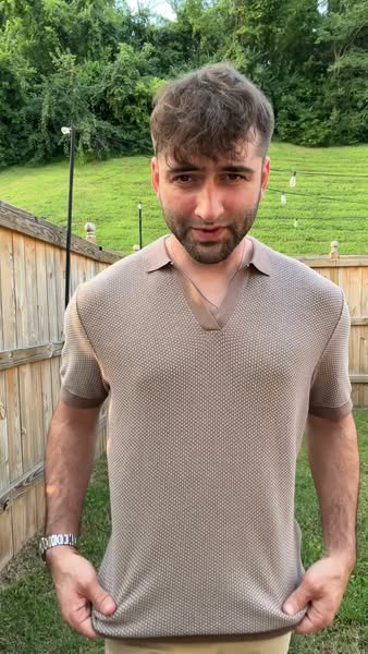 Un polo. Deux façons d’élever votre style.