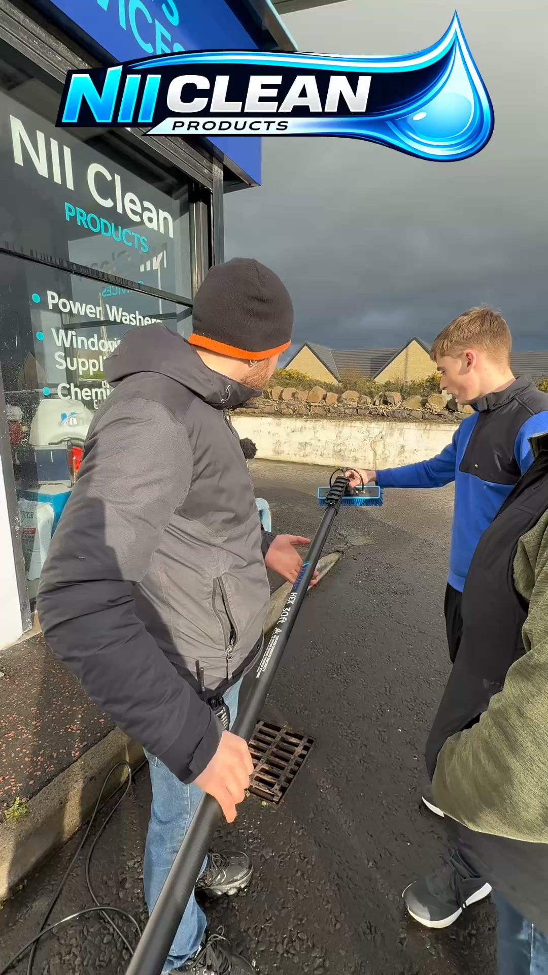 Revolutionize your window cleaning game with our innovative NII HEX pole!