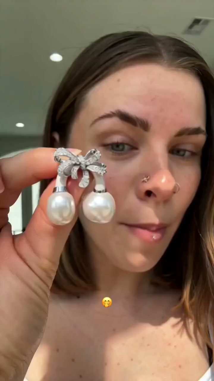 Tout le monde pense que ce sont de luxueuses boucles d'oreilles... jusqu'à ce que je lance de la musique.