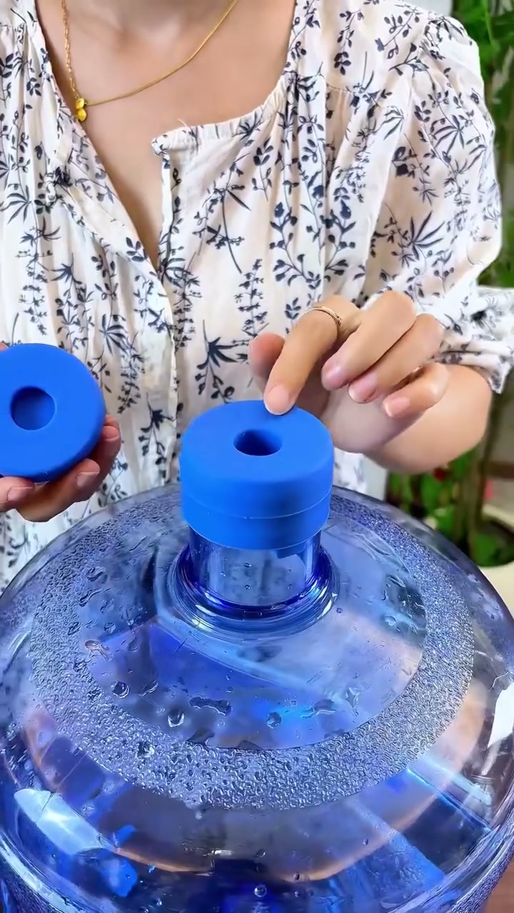 Reusable Silicone Water Jug Cap – Seals Tight, No More Leaks