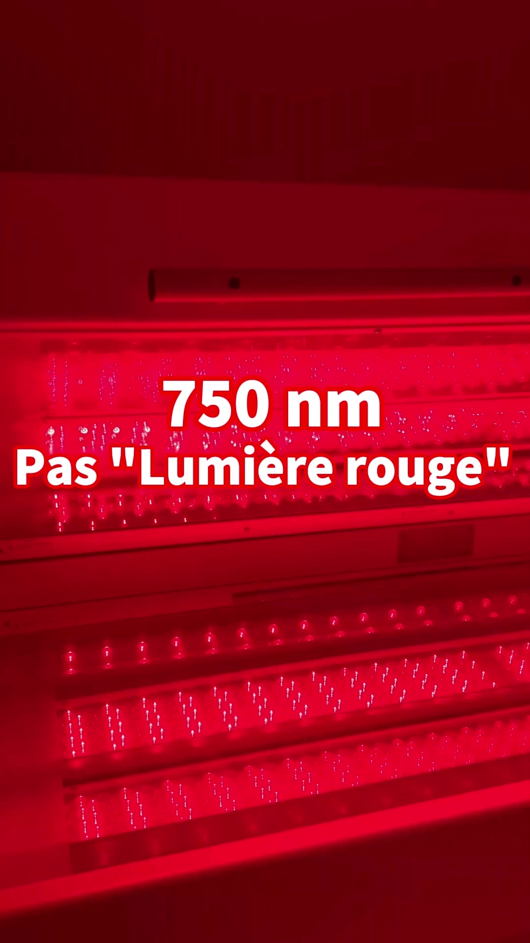 750nm. Pas "lumière rouge". Un vrai chiffre.