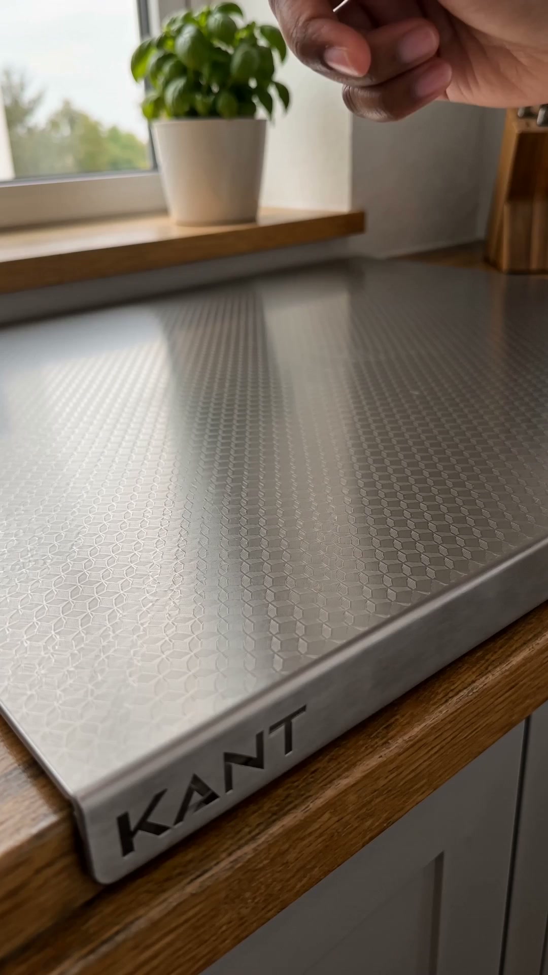 The board that protects your knives.
