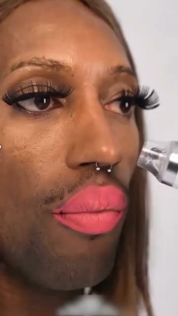 Stop Squeezing Blackheads — Try This Instead