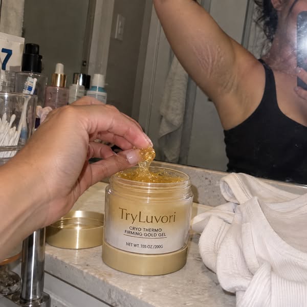 The Viral Gold Gel I Use On My Stretch Marks
