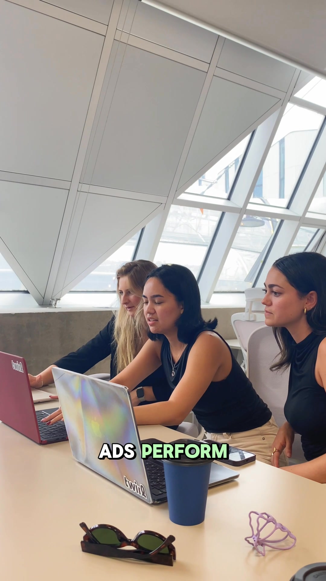 Anúncio de Twirl