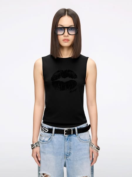 Lip Print Sleeveless T-Shirt, BLACK / S