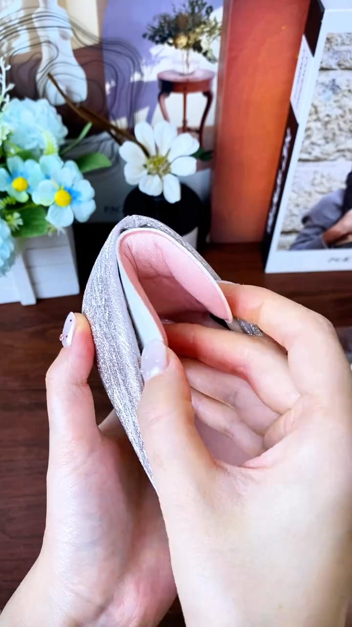 Thickened Sponge Heel Grips — Anti-Chafing & Anti-Slip Inserts for High Heels