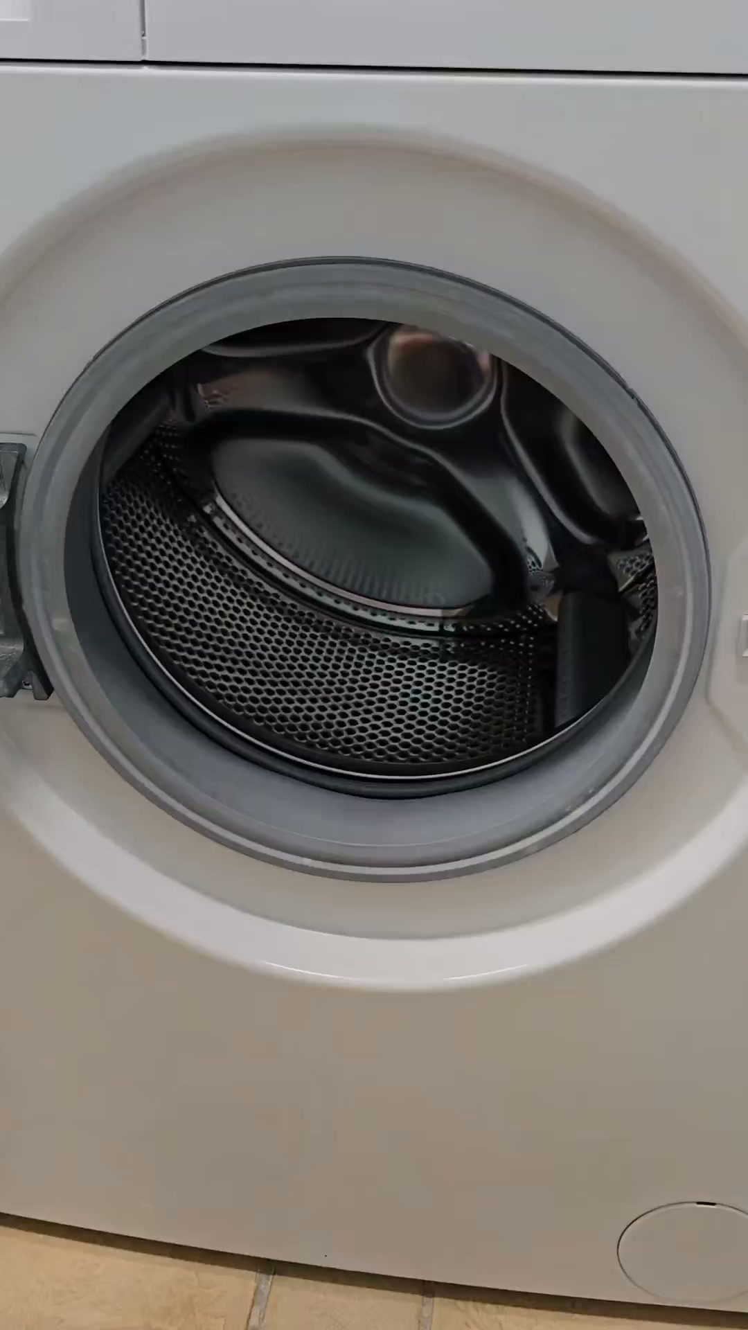 This Is How You Should Wash Your Shoes