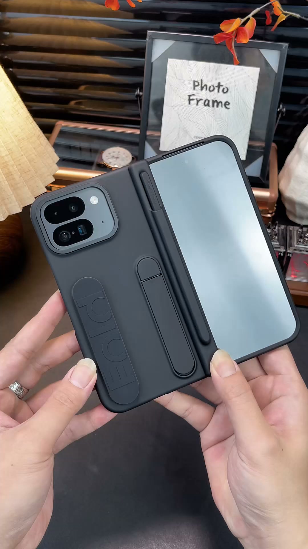 4 Features. 1 Pixel Fold Case.