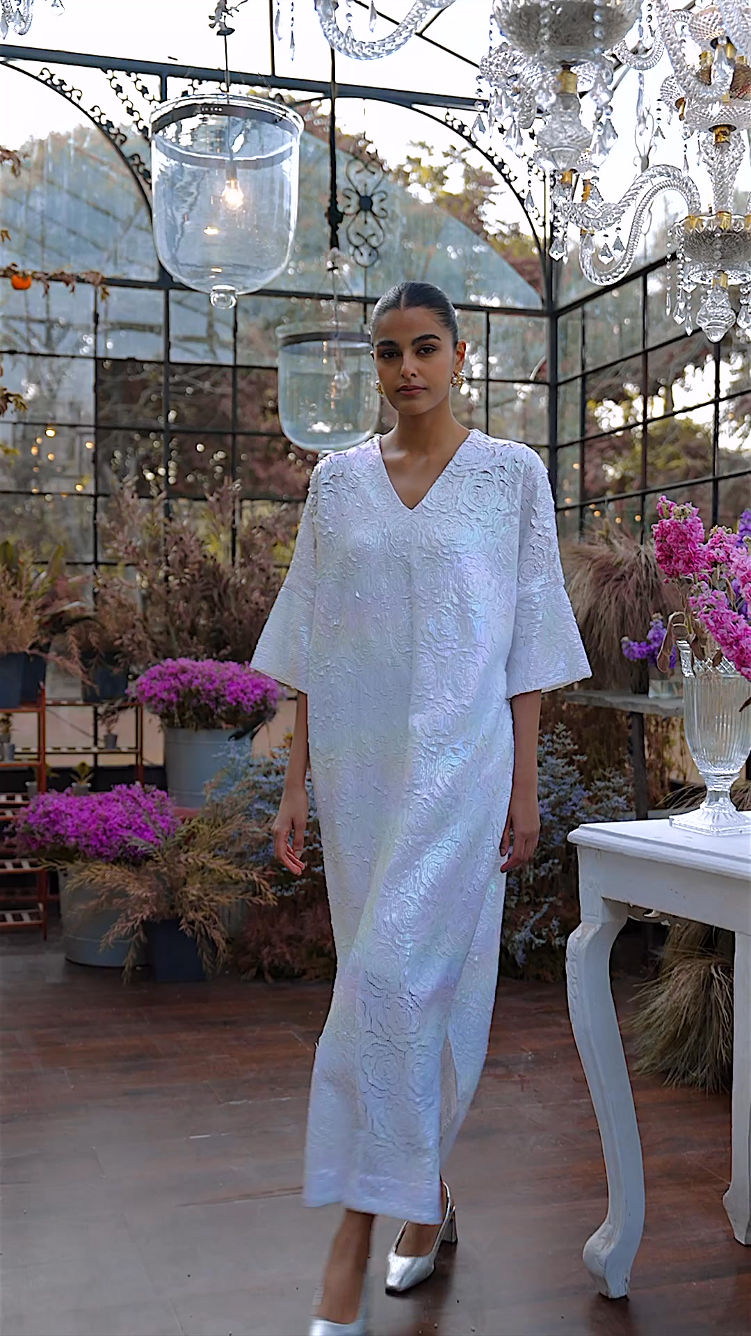 CUTWORK LAMÉ KAFTAN
