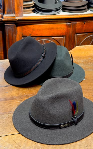 Scopri i cappelli in feltro da uomo