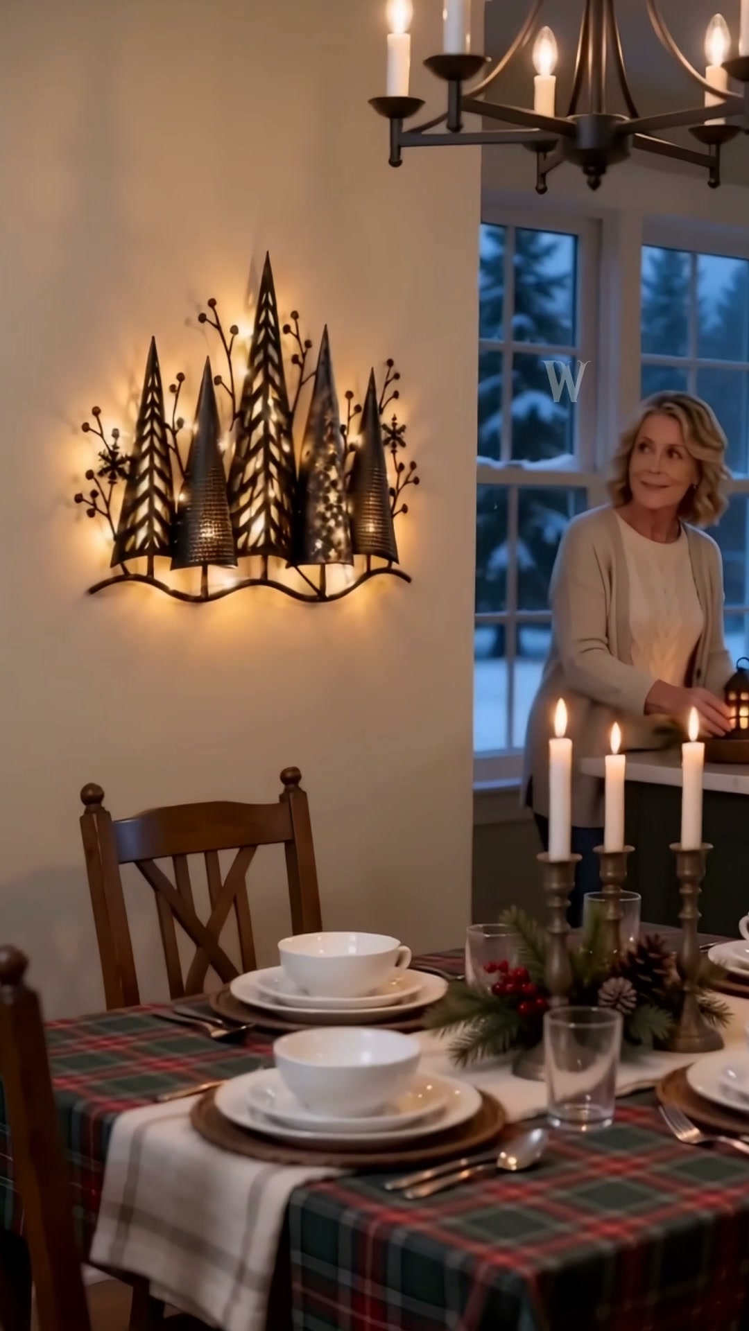 Decorazione da parete luminosa con bosco di abeti