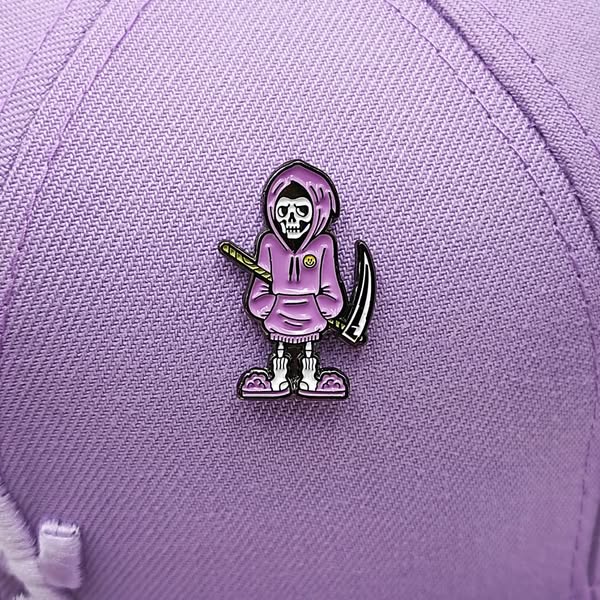NEW ERA PIN MATELICO DEATH PURPLE