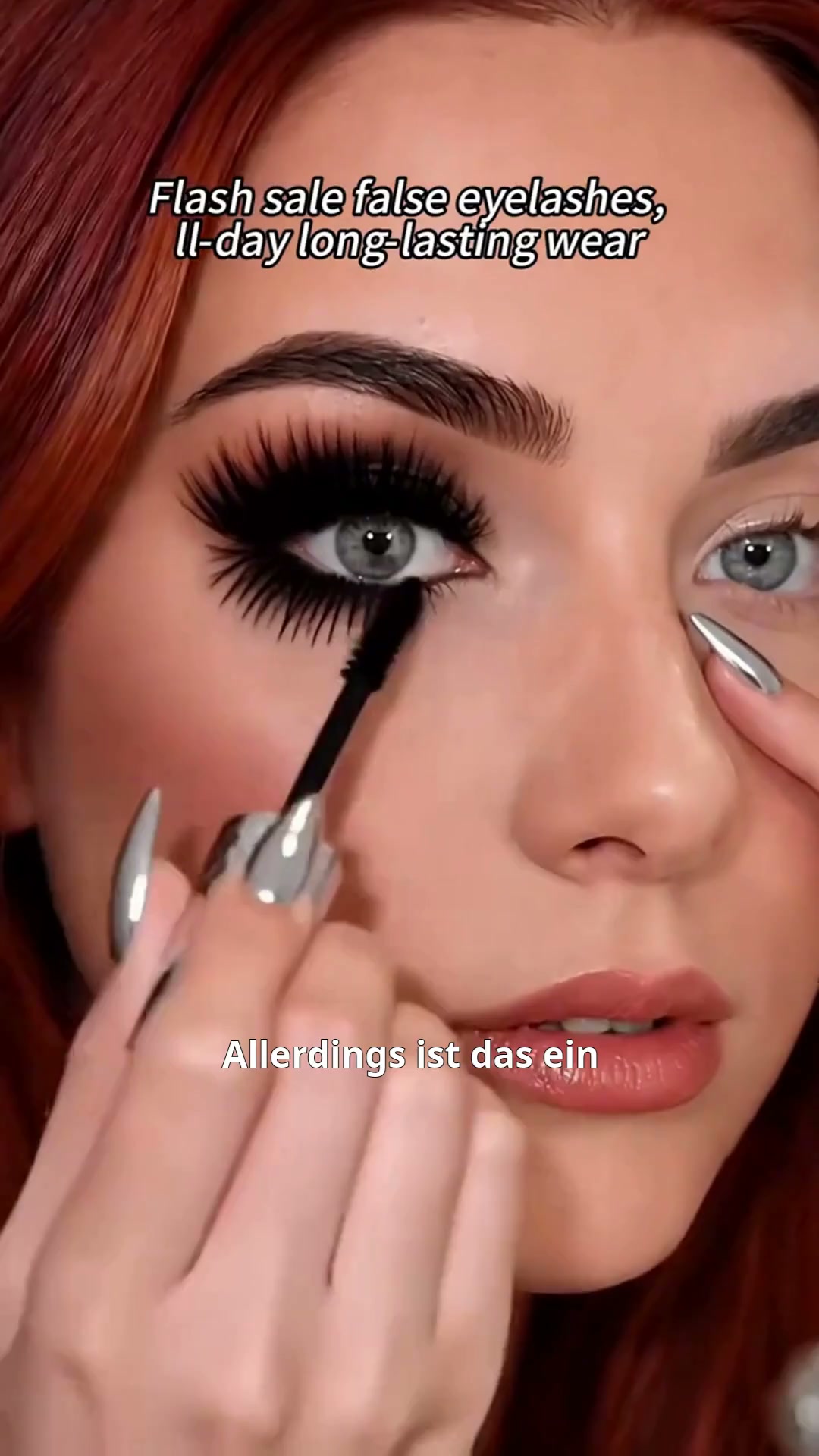 Wasserfeste Volumen-Mascara mit zwei Seiten