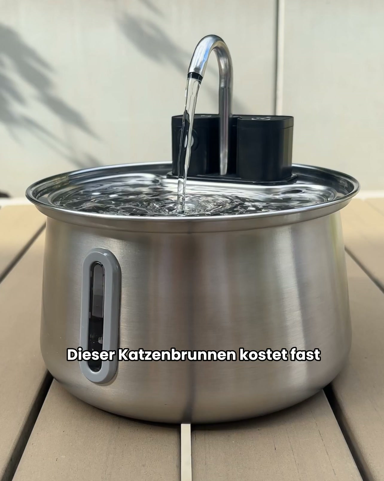Der Grund, warum dieser Katzenbrunnen jeden Monat ausverkauft ist.