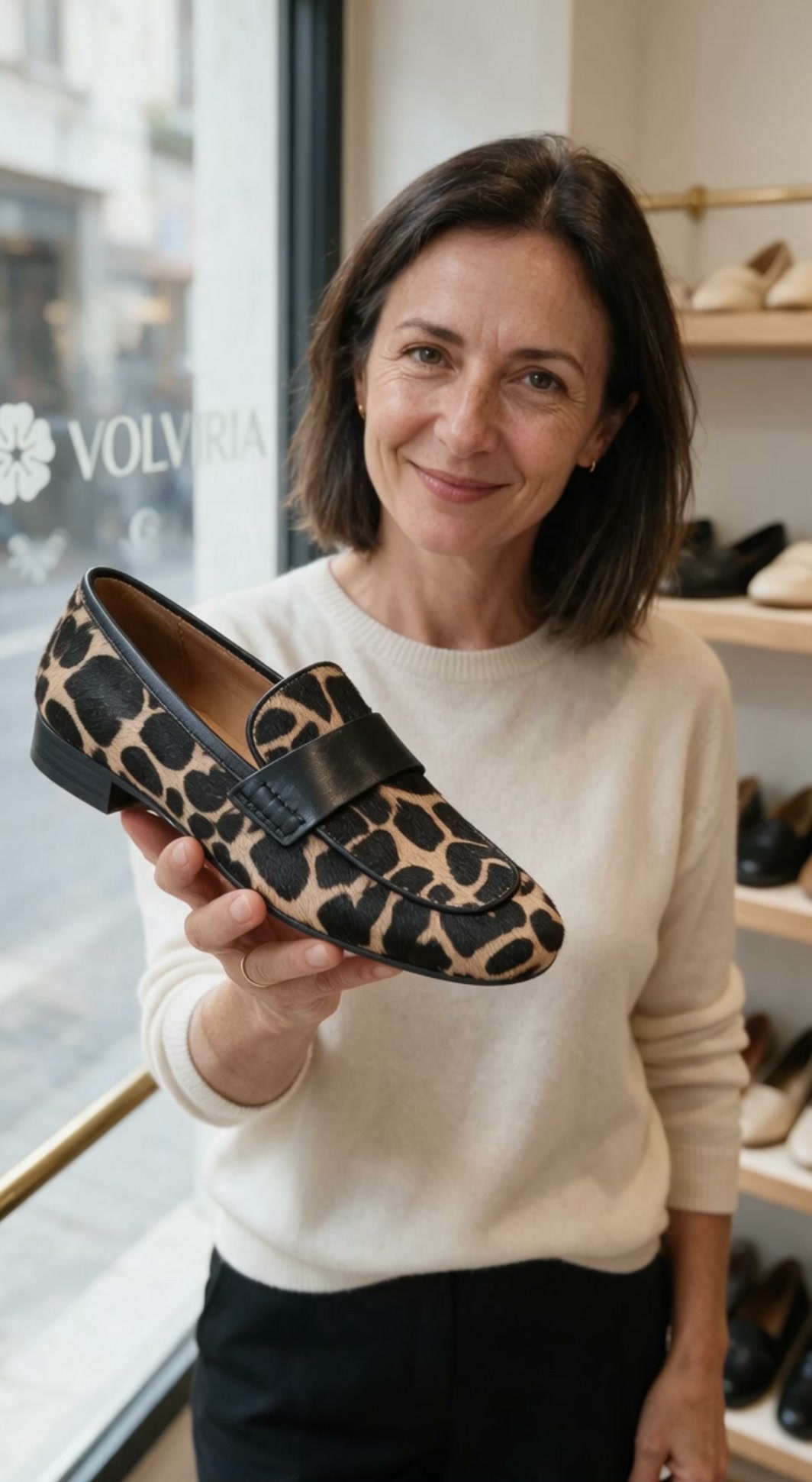 "Le scarpe basse mi tozzano." Non queste.