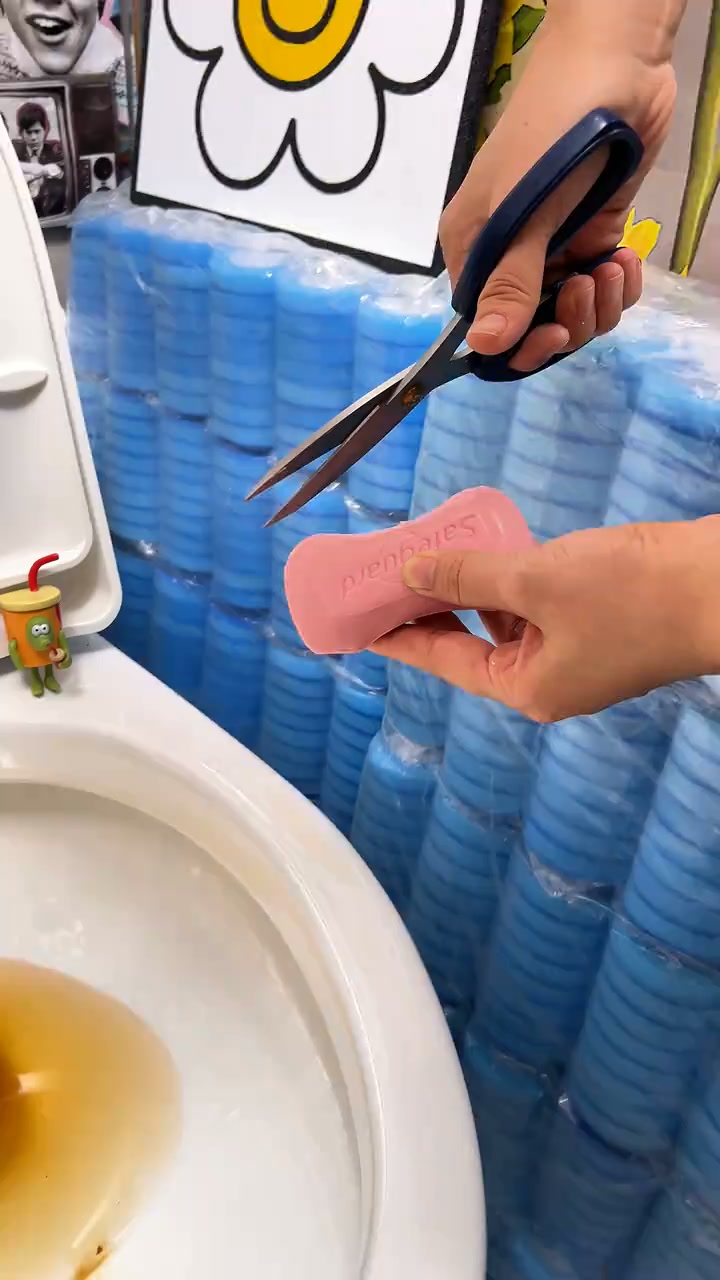 Anúncio de Intonsriot