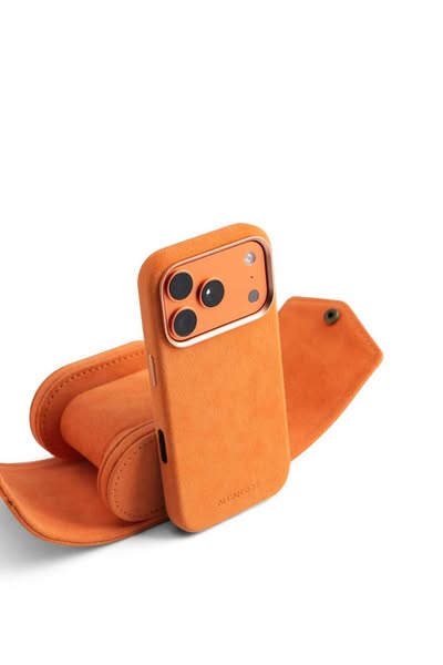 Rated 4.3/5.0 Shop your Alcantara case now