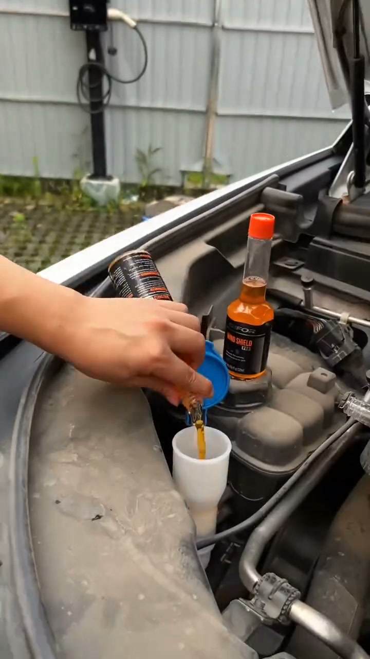2 Stück(1 kaufen, 1 gratis)Zeitlich begrenztes Angebot: 50 % Rabatt Autoglas-Ölfilm-Fleckenentferner