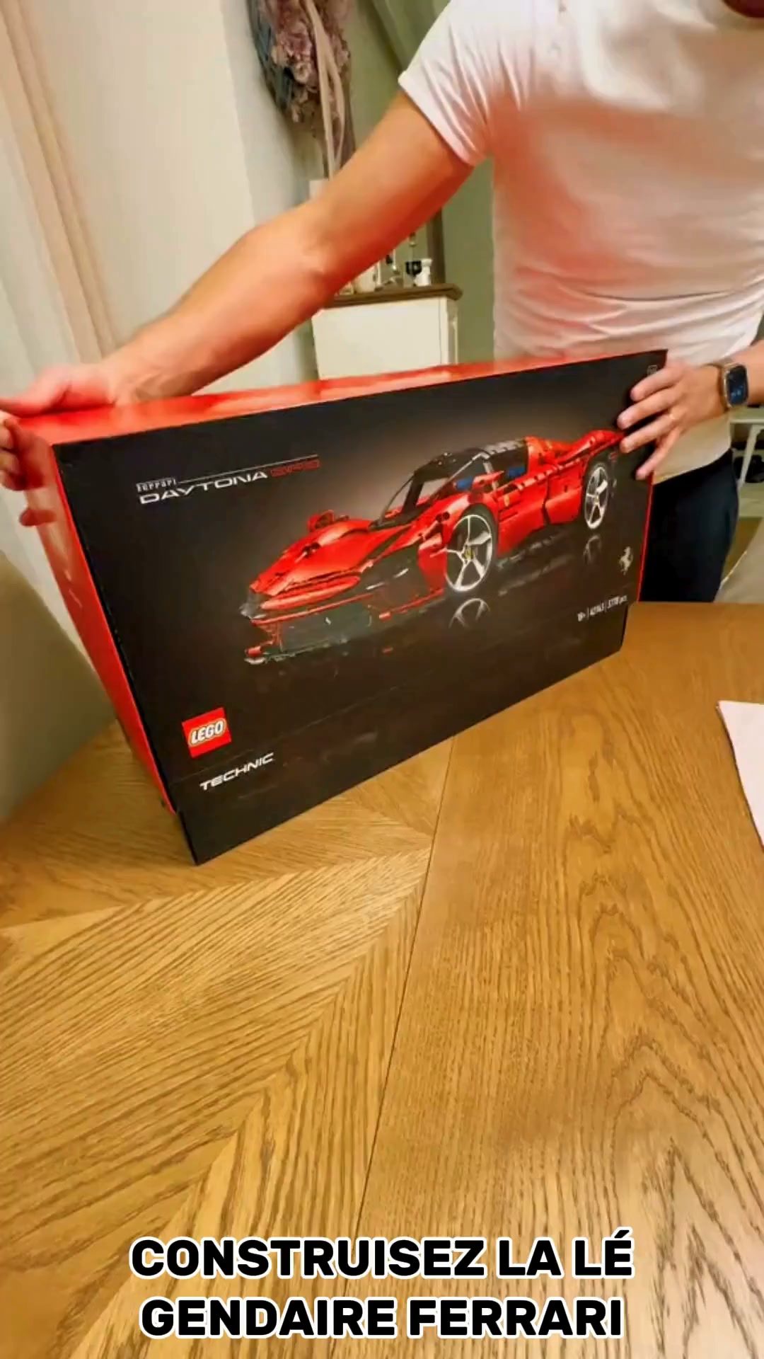 Près de 3 800 pièces. Une Ferrari.