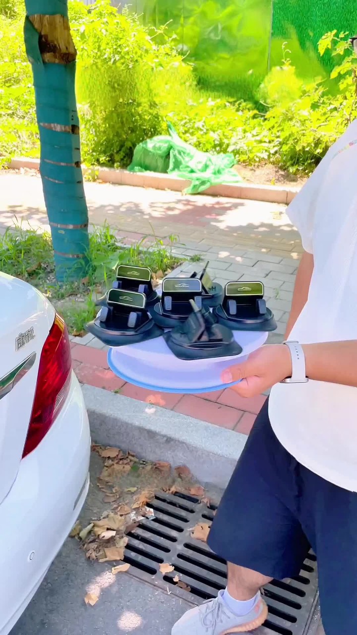 Nachrichten - Autohalterung für Handys mit 360°-Drehung