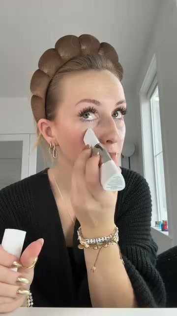 Achieve Flawless, Match-Any-Skin Tone Coverage with a 2-in-1 Color-Changing Foundation Stick