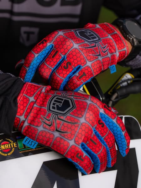 CH29 Webs Glove