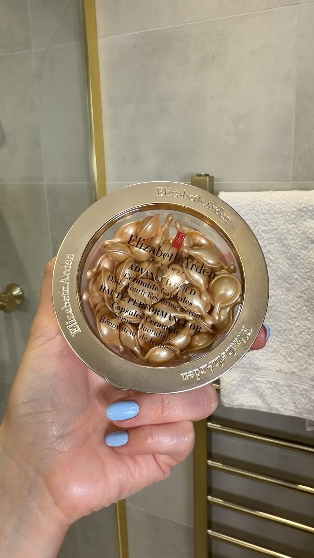Anúncio de Elizabeth Arden