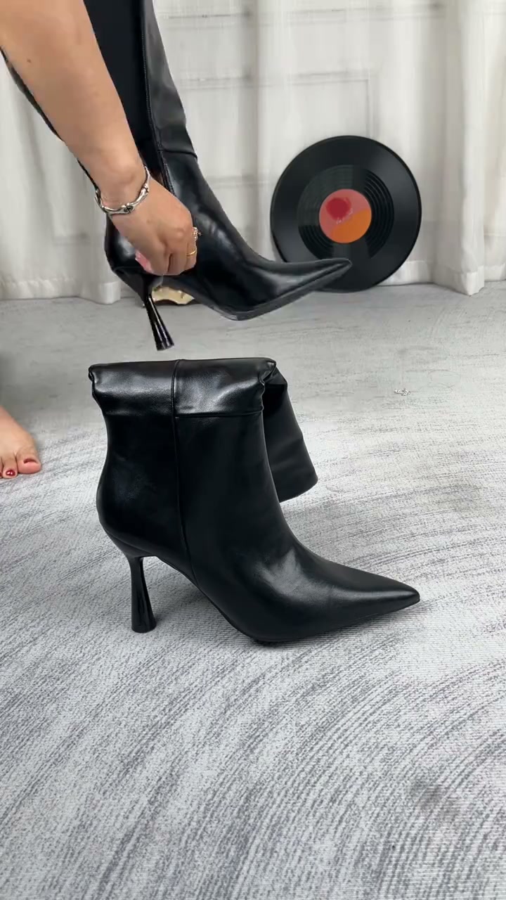 Sleek Pointed Toe Boots for Autumn & Winter Outfits