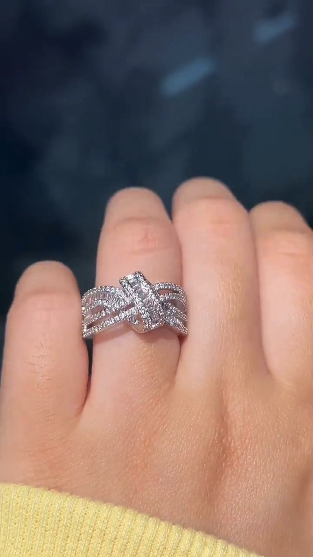 Openwork Ribbon Zircon Ring