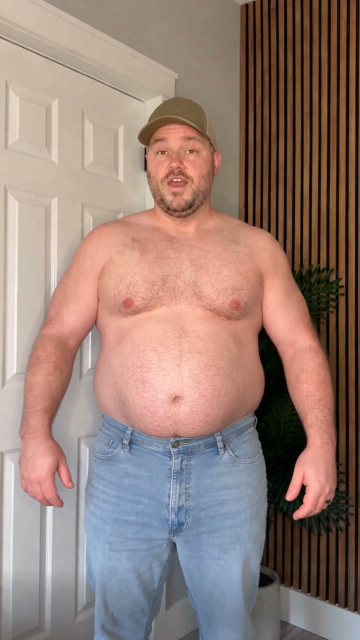 This T-shirt is basically a push-up bra for guys!