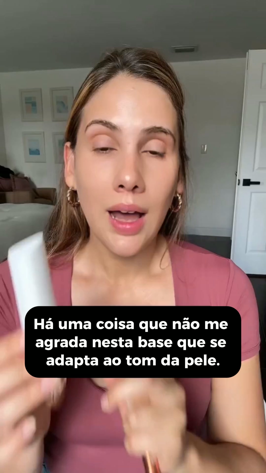 Adapta-se instantaneamente ao teu tom de pele