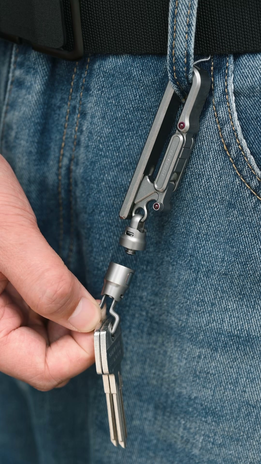 TiNexus:Quick-Release EDC Carry System