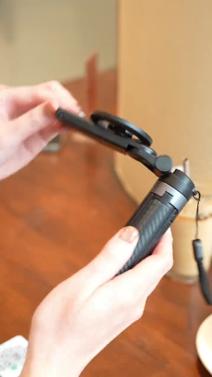 4-in-1 Multifunktioneller 360°-Rotationsmagnet-Selfie-Stick