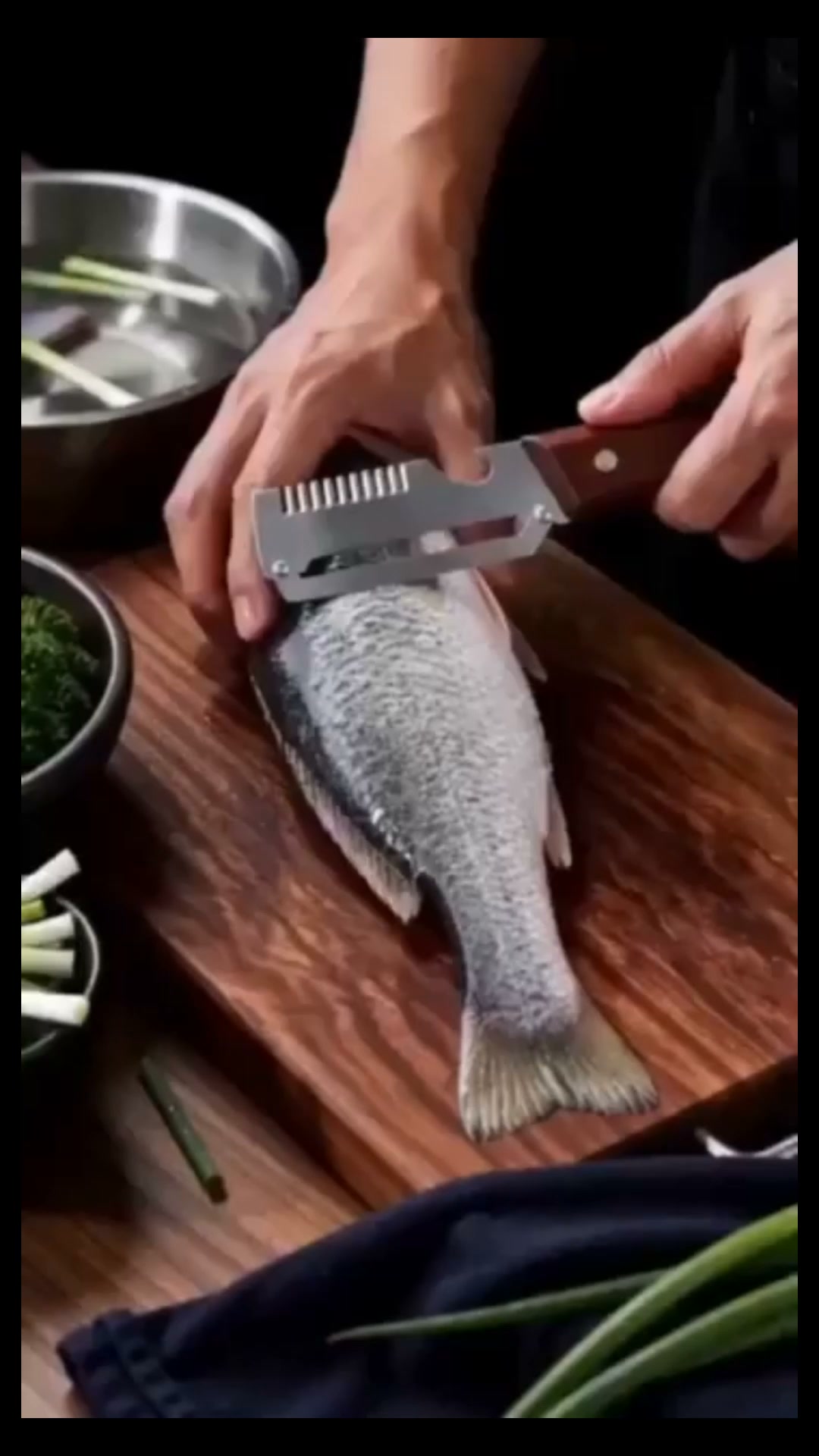 3-in-1 vegetable slicer and peeler – a kitchen essential!