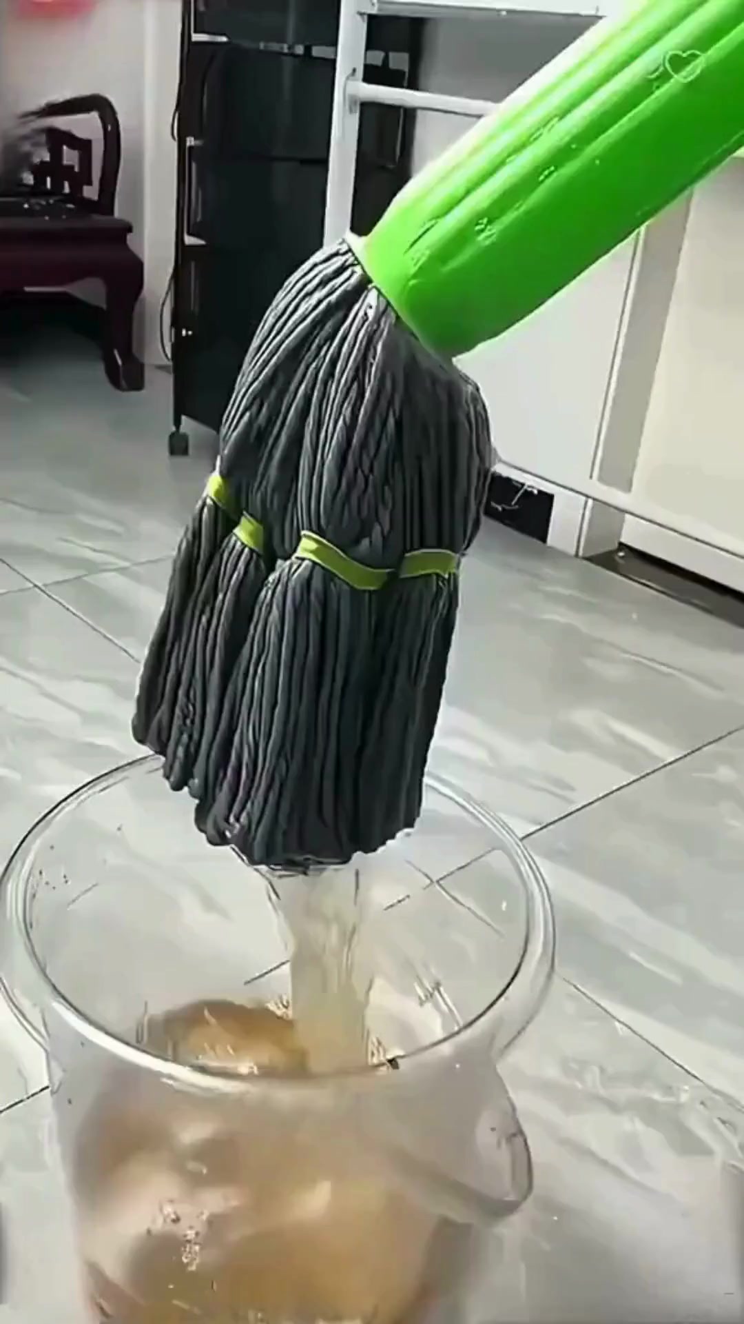 Uma esfregona para cada piso!