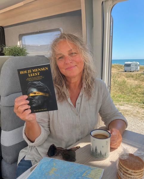 Dinsdag, half elf, camperplaats bij Renesse.