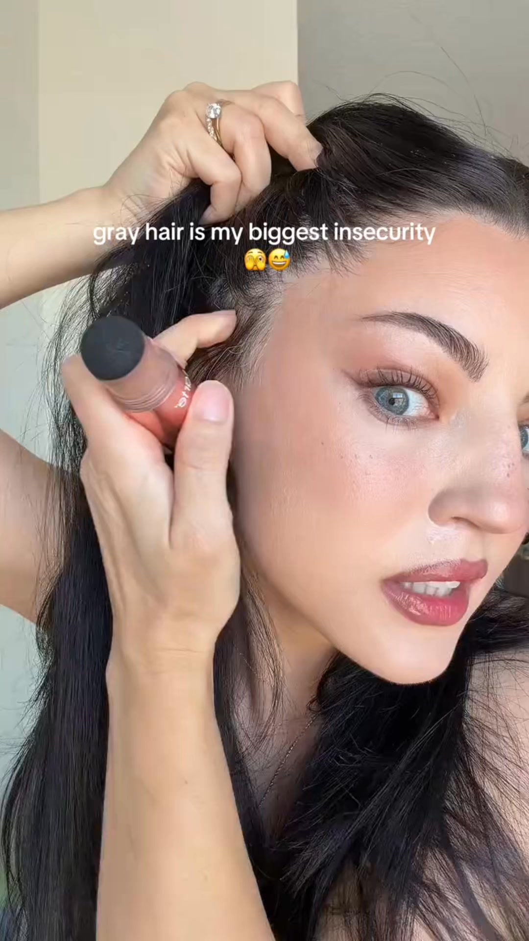 Cover your roots in 10 seconds
